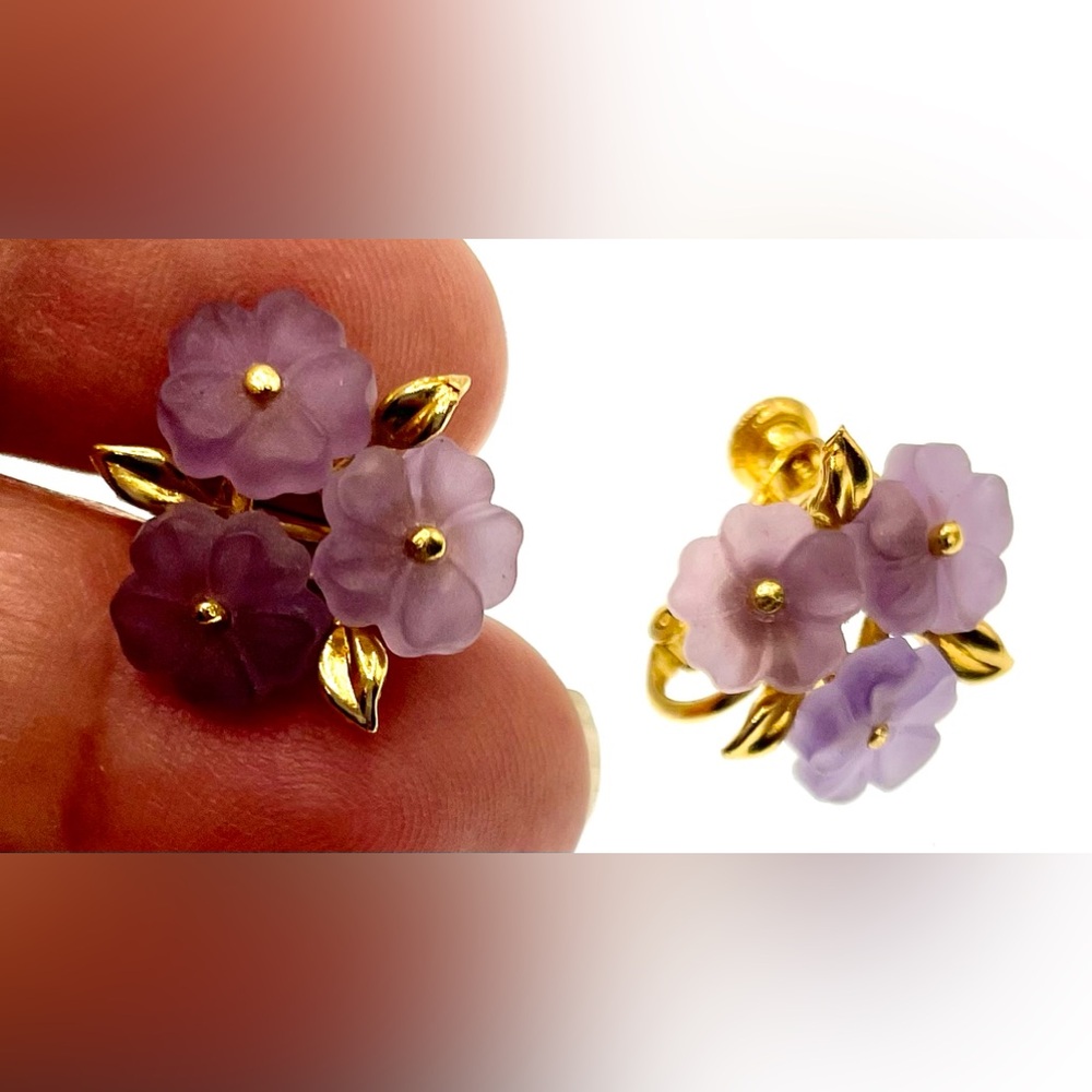 Vintage Signed Napier GoldTone Spring Back ClipOn Earrings Purple Lucite Flowers - Picture 11 of 11